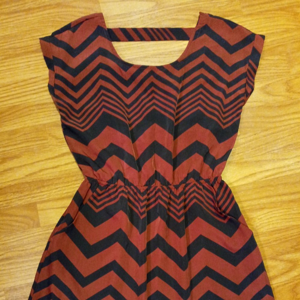 PINK ROSE -  Chevron pattern dress size S NWT